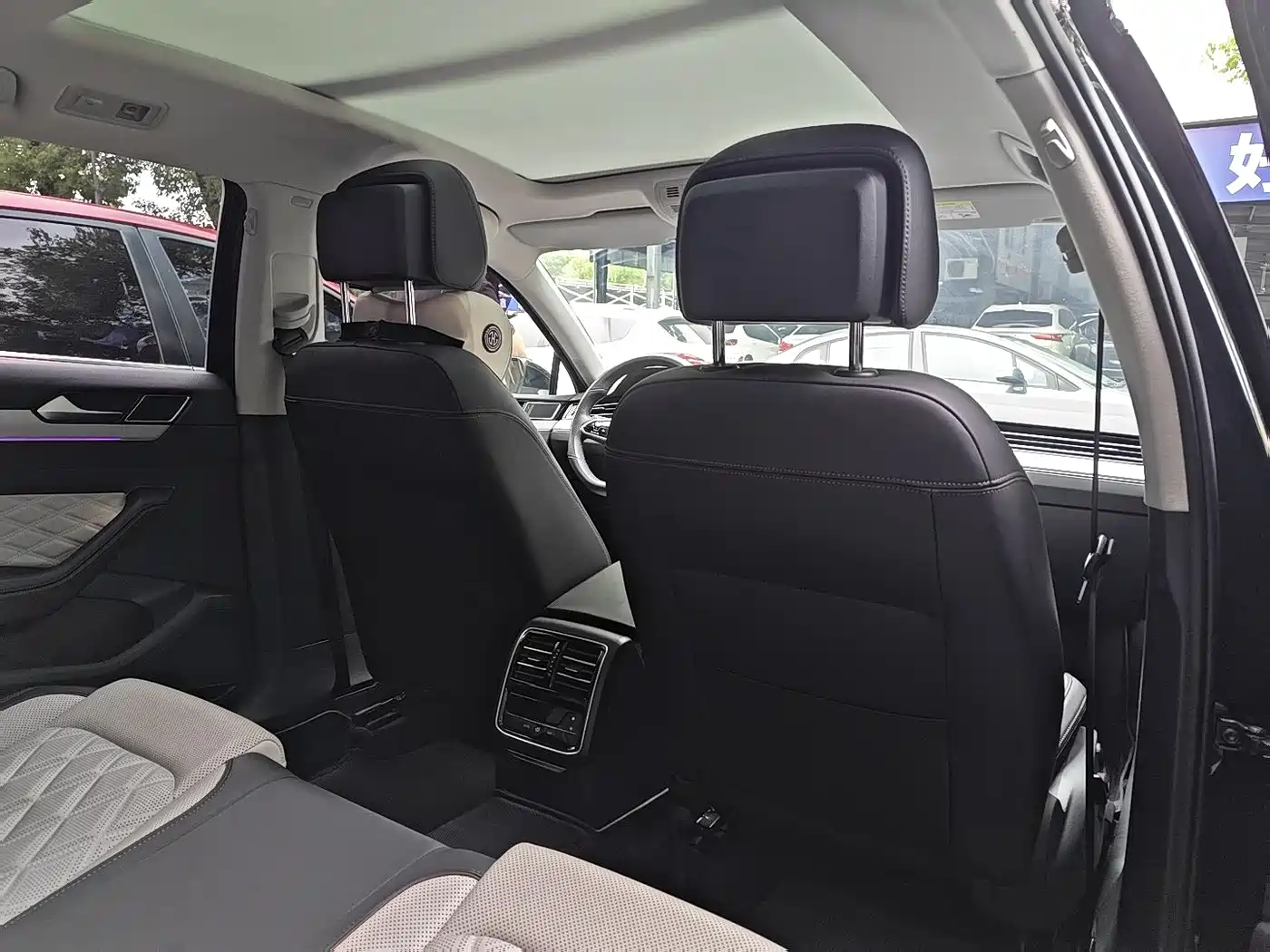 Volkswagen Magotan 2023 Model 2 Million Commemorative Edition 330TSI DSG Luxury фото 14