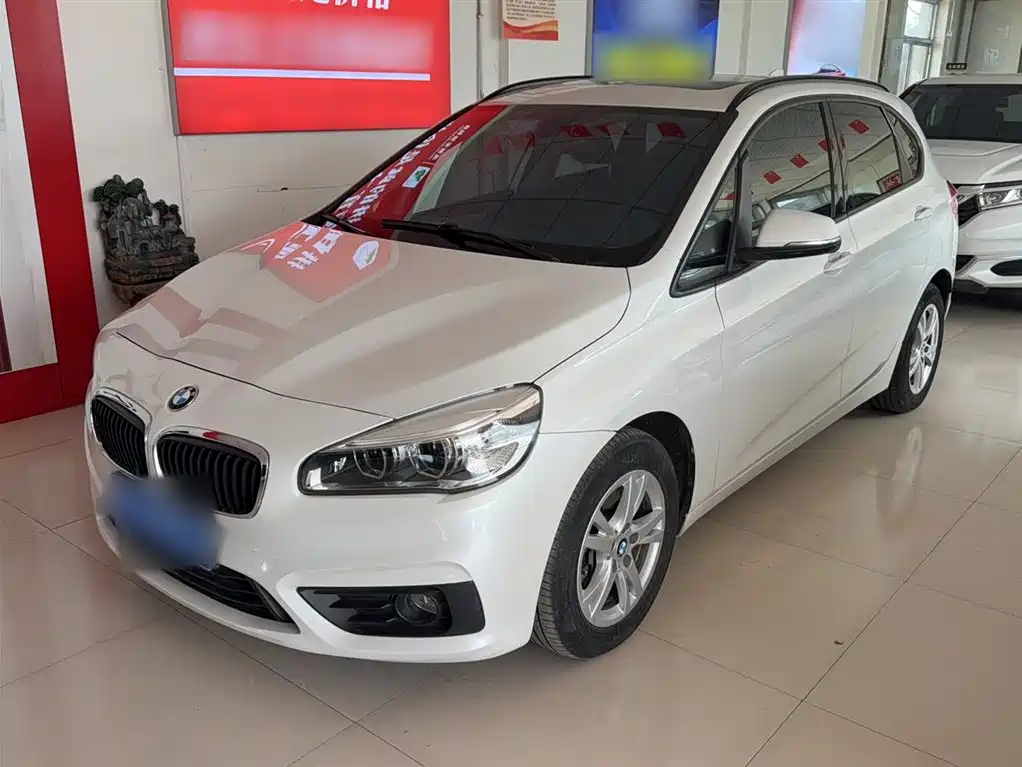BMW 2 Series Touring 2016 218i Leading фото 2