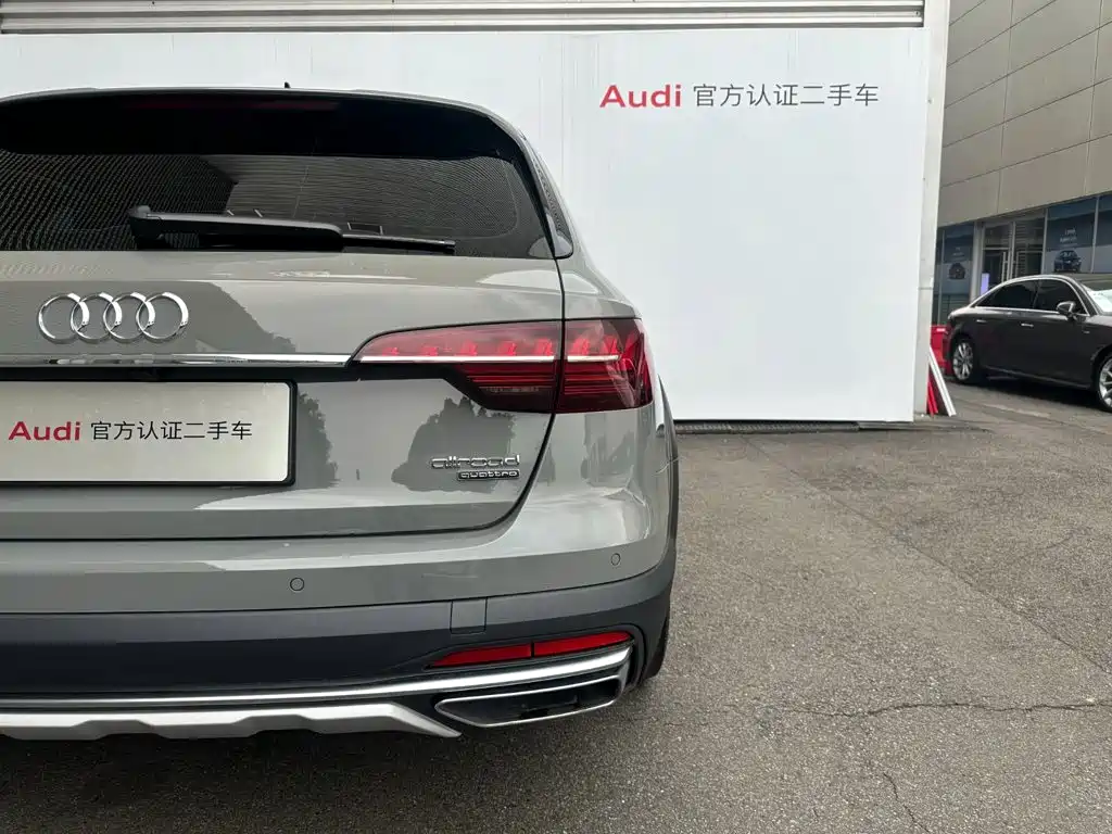Фото 16 - Audi A4 (Import)