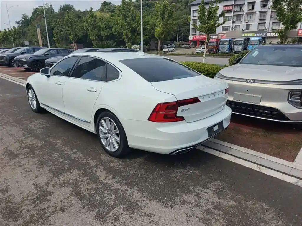 Фото 5 - Volvo S90