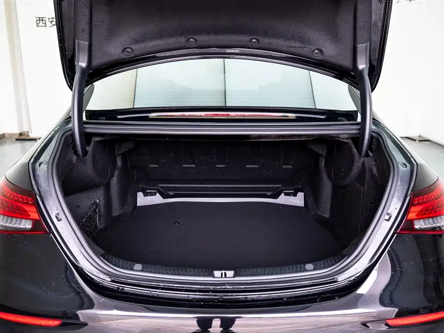 Mercedes-Benz E-Class 2022 E 260 L фото 10