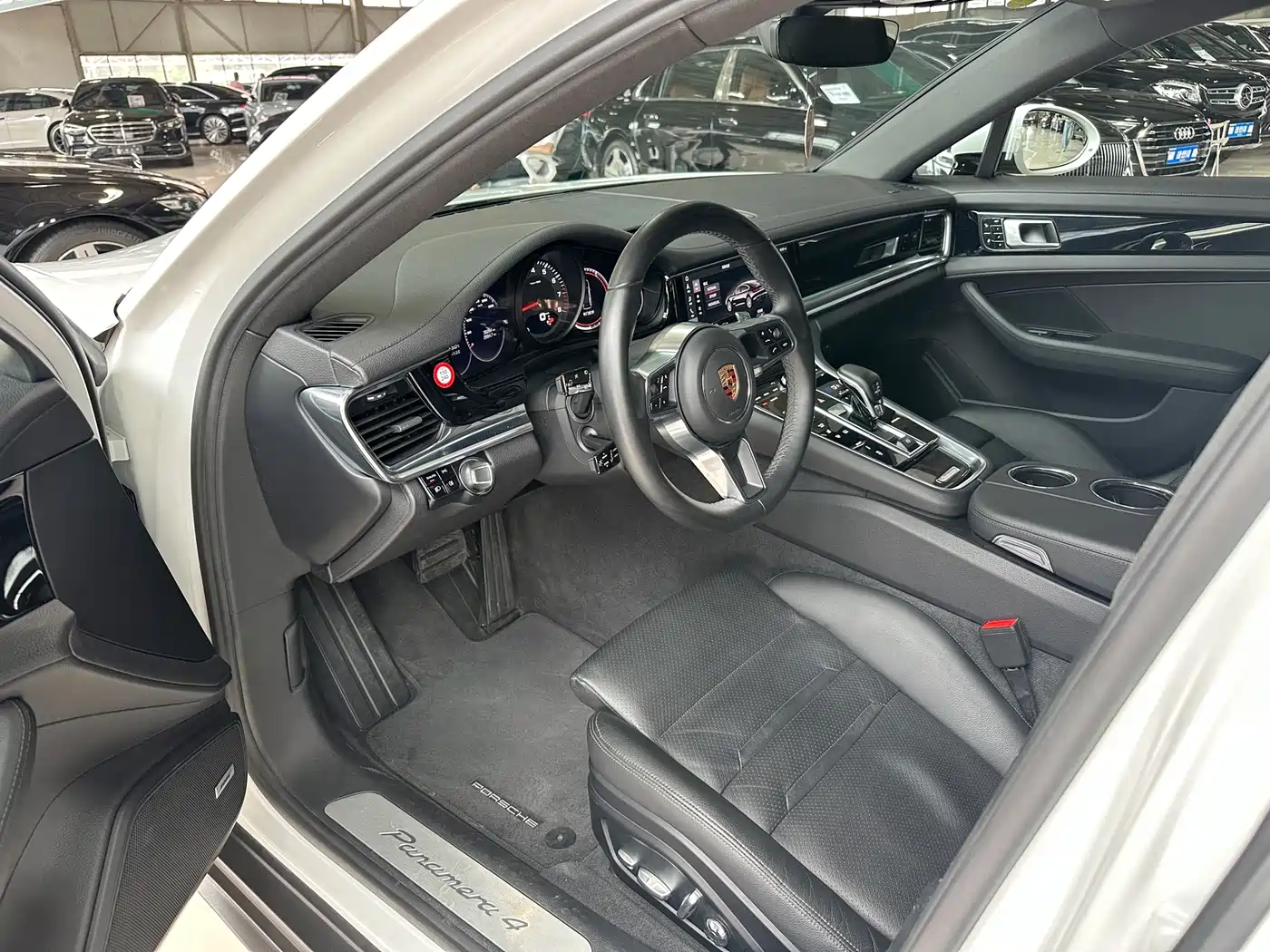 Porsche Panamera 2017 Panamera 4 Sport Turismo 3.0T фото 8