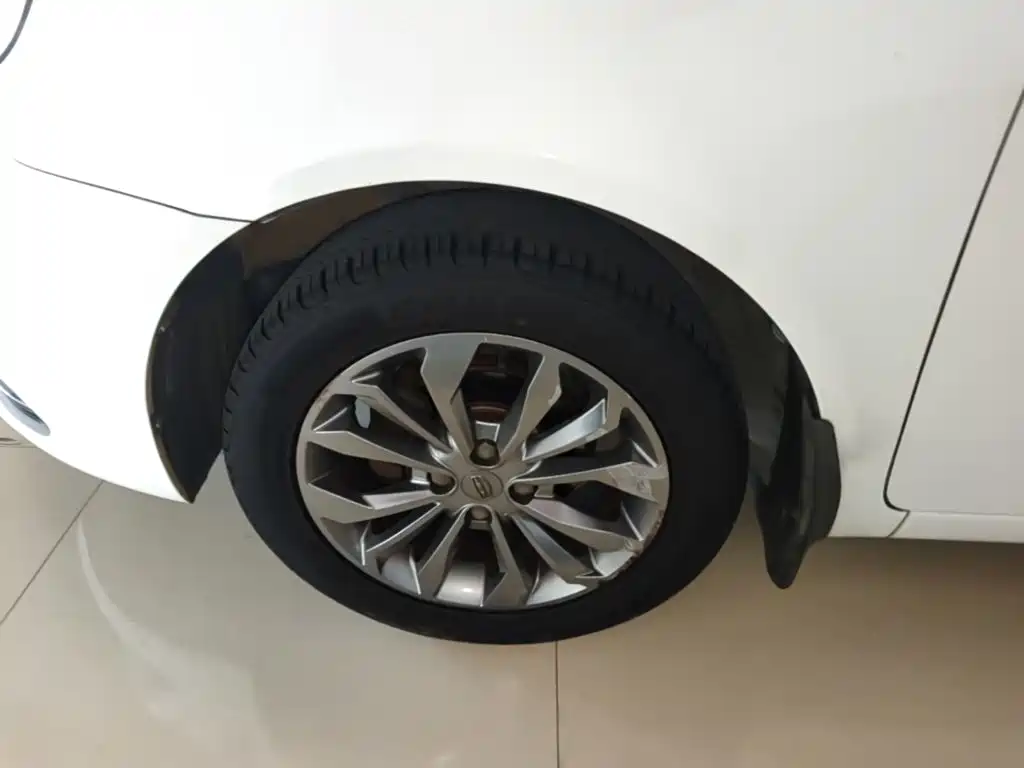 Фото 23 - Geely Vision