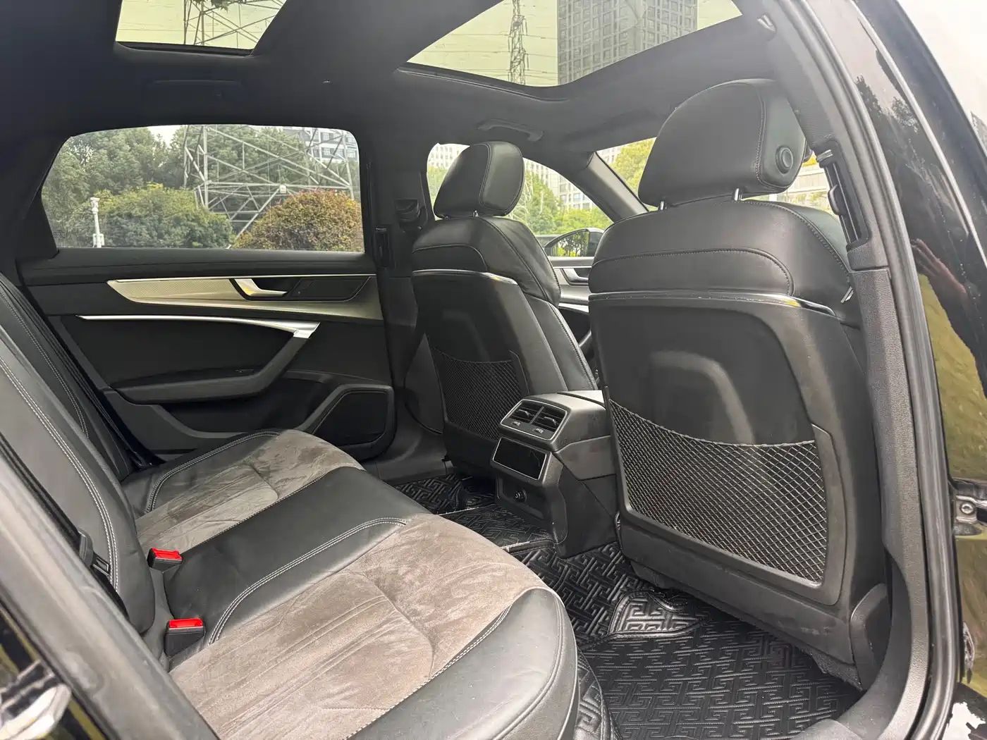 Фото 10 - Audi A6L
