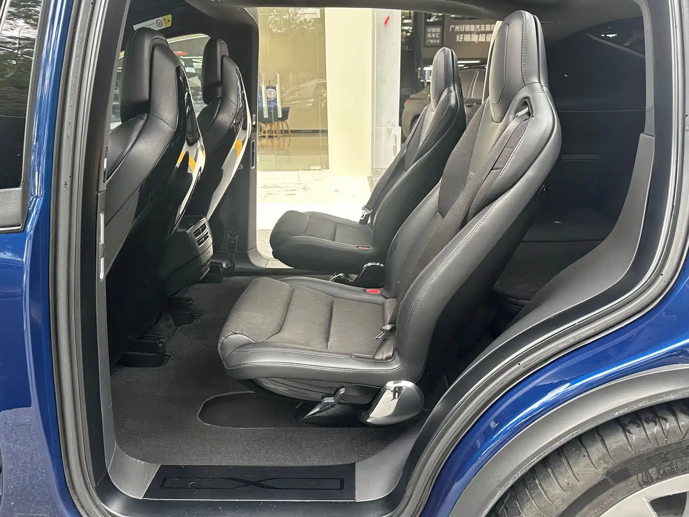 TESLA MODEL X