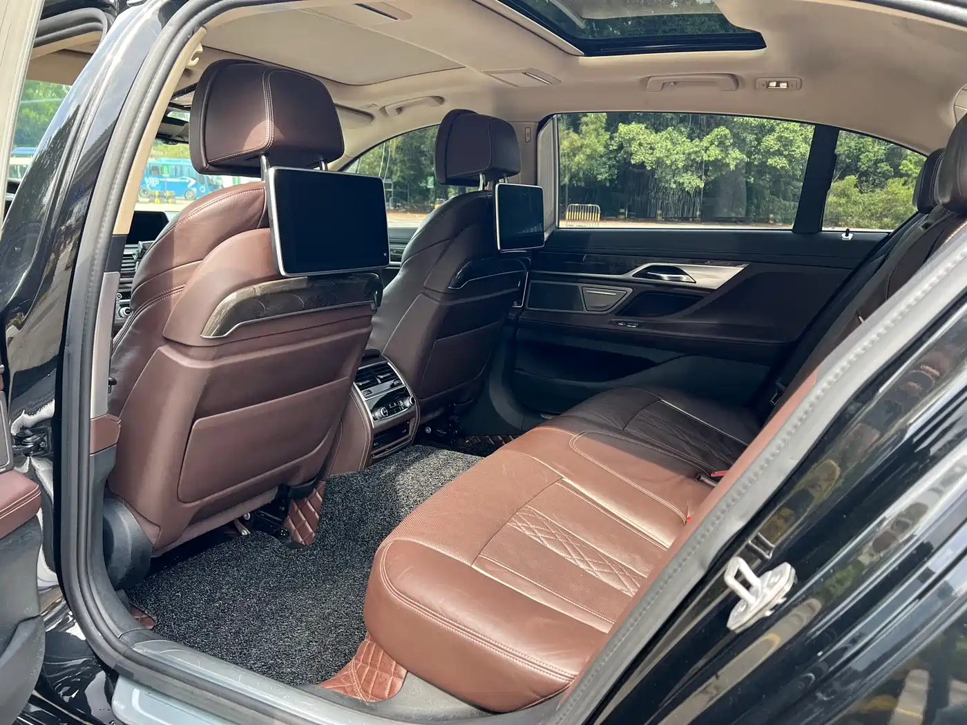BMW 7 Series 2016 740Li Leading Edition фото 6
