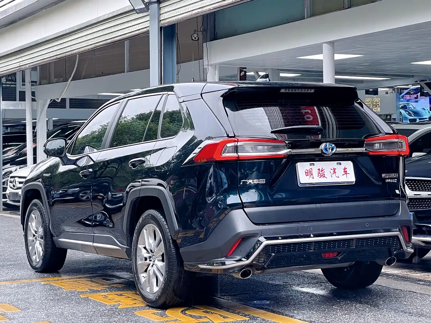 Toyota Wildlander 2020 Dual Engine 2.5L E-CVT FWD Luxury фото 4