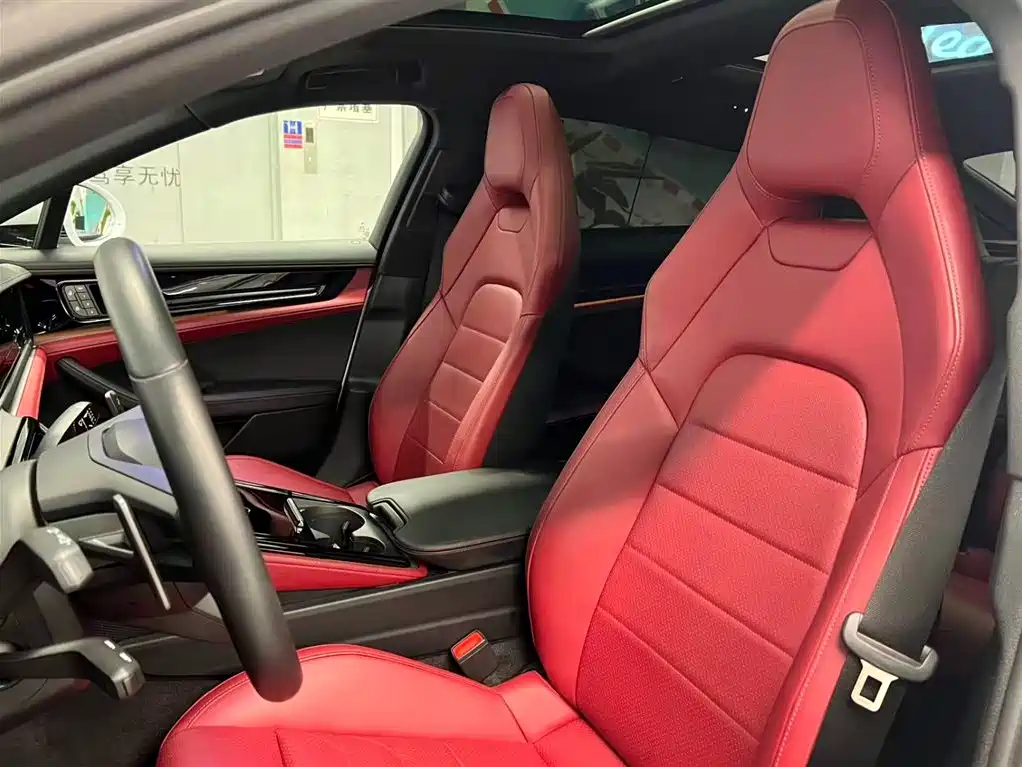 صورة 10 - Porsche Panamera