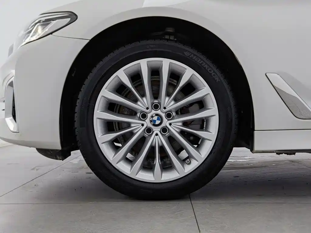 Фото 17 - BMW 5 Series