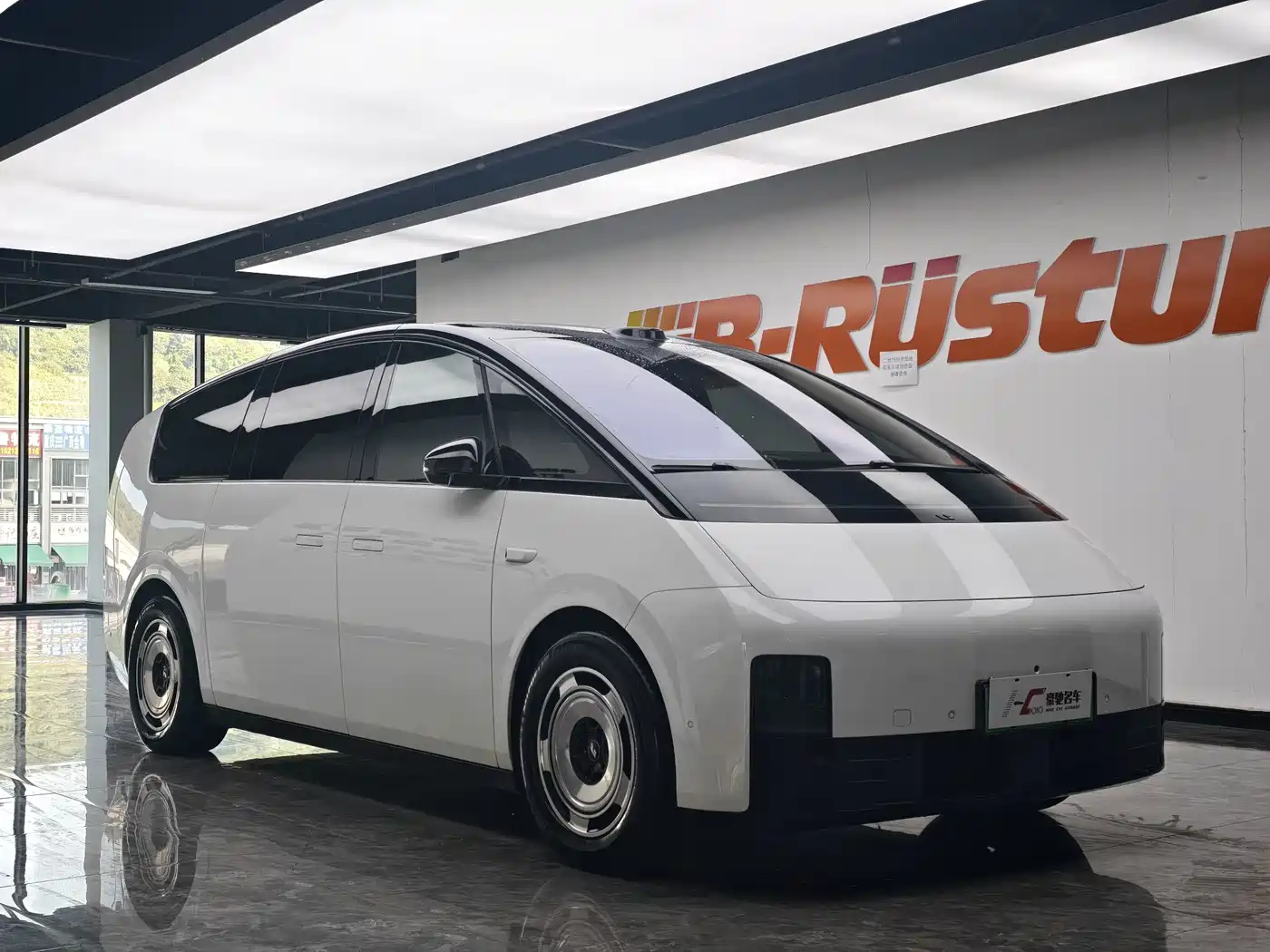 Фото 3 - Li Auto MEGA