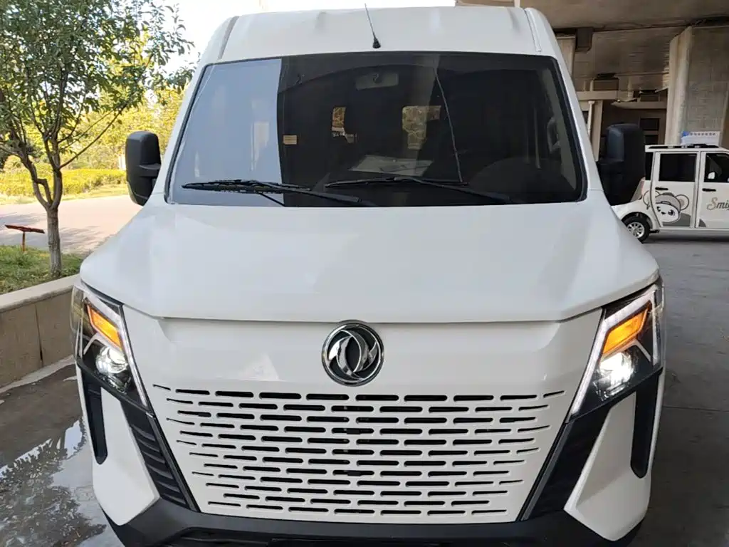Dongfeng Yufeng Yufeng 2024 2023 V9+ 2.0T Manual FWD Multi-purpose Short Wheelbase Medium Roof 5/6 Seater