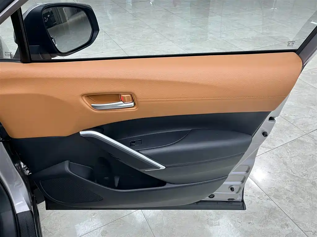 Toyota Corolla Cross 2022 2.0L Flagship Edition фото 12