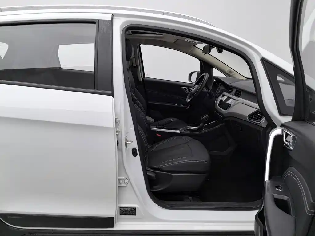 Фото 23 - Geely Vision X3