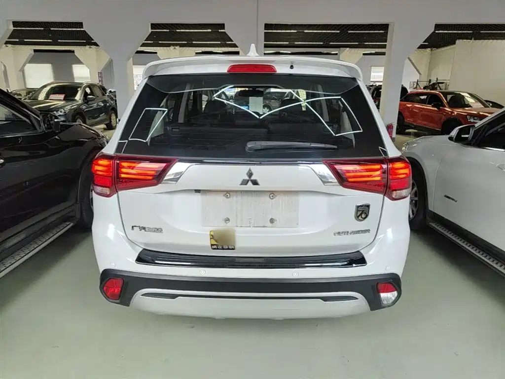 MITSUBISHI OUTLANDER