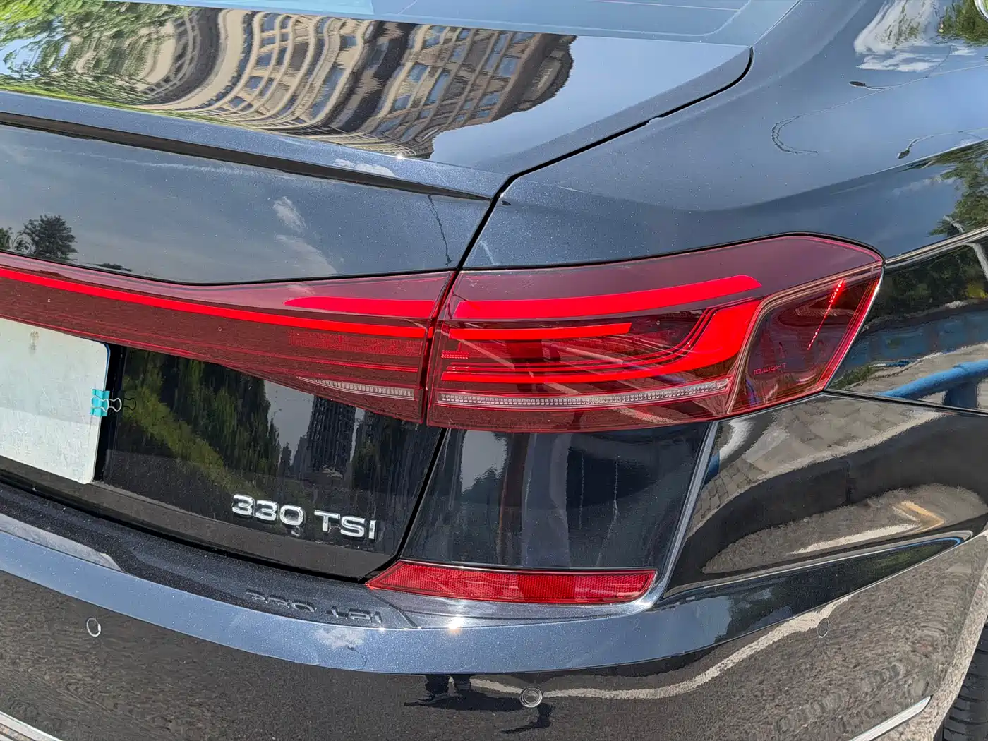 Volkswagen Passat 2022 330TSI Starlight Luxury Edition фото 23