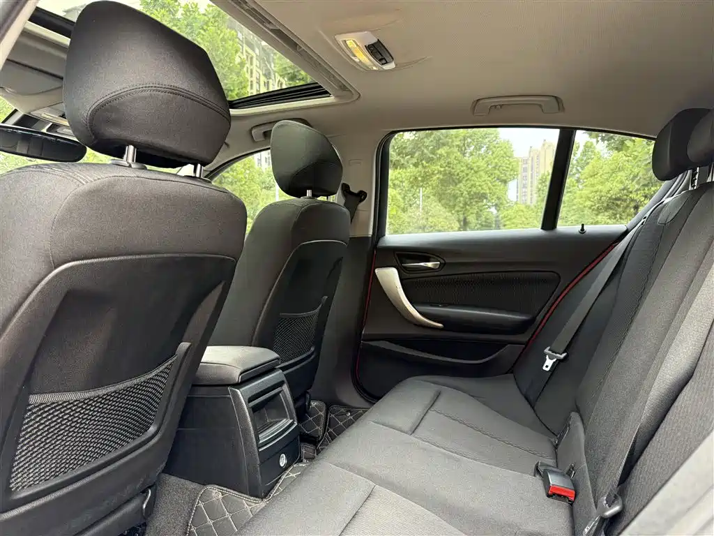 BMW 1 Series (Import) 2015 118i Leading фото 8