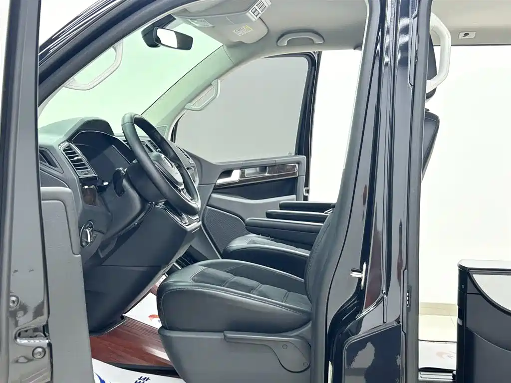 Volkswagen Multivan 2018 2.0TSI 2WD Luxury Edition 7-Seater фото 5