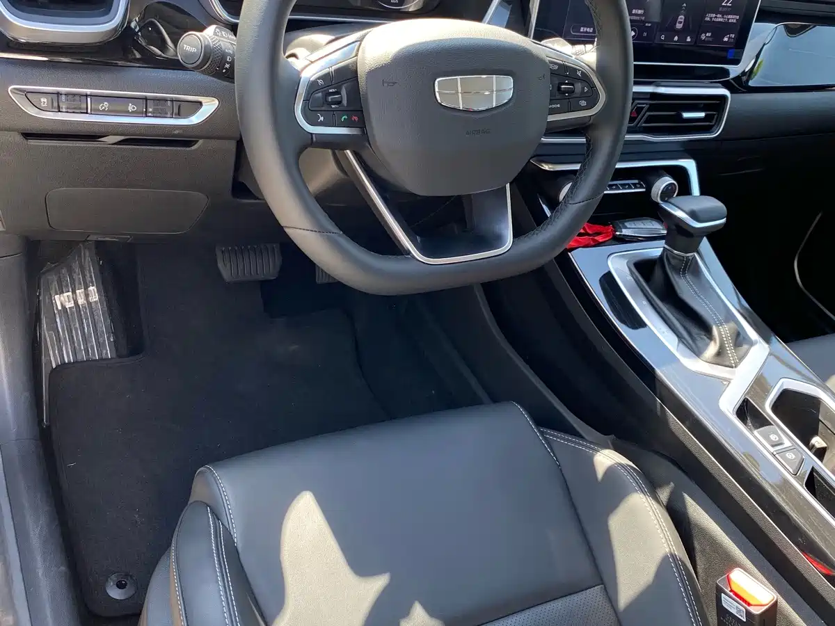 Фото 5 - Geely Coolray