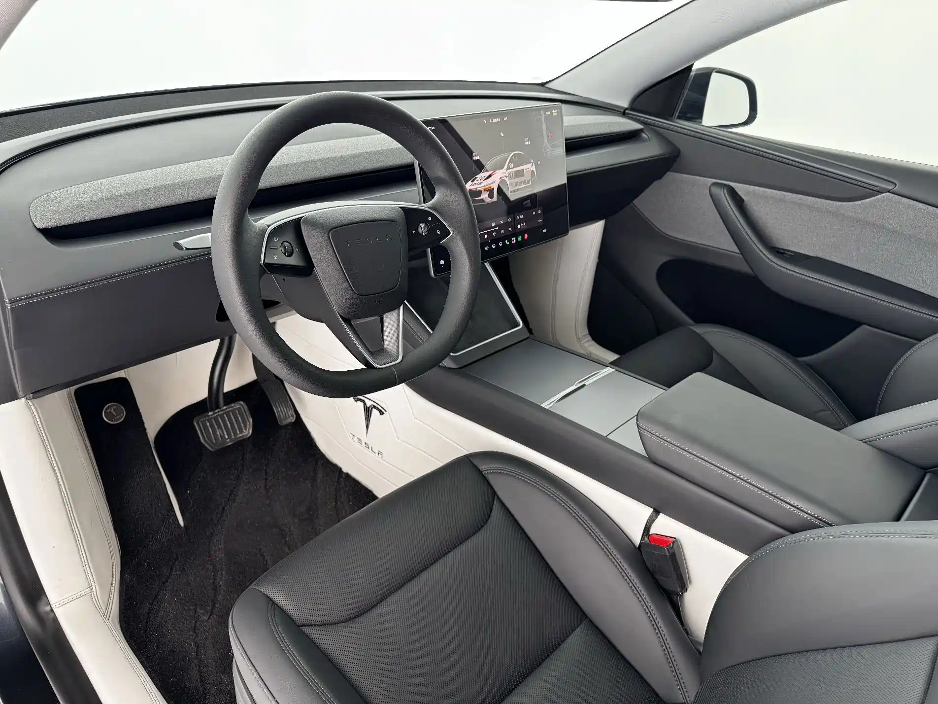 Photo 8 - Tesla Model Y