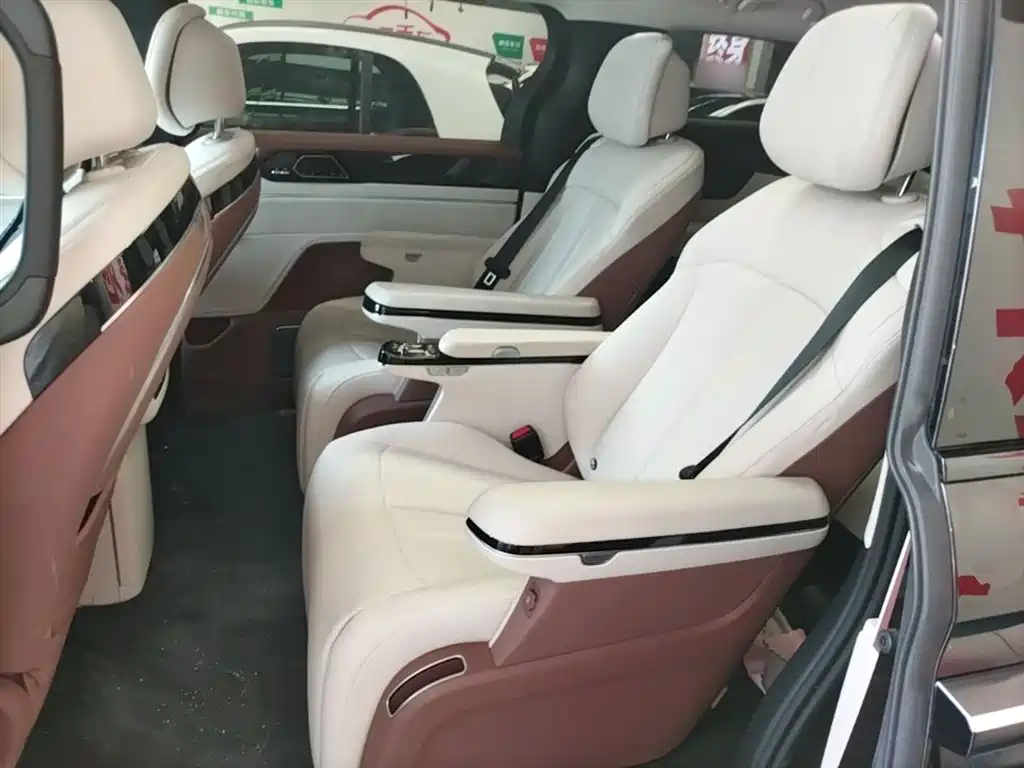 BYD Xia 2025 DM-i 1.5T 180km Surpass Edition фото 13