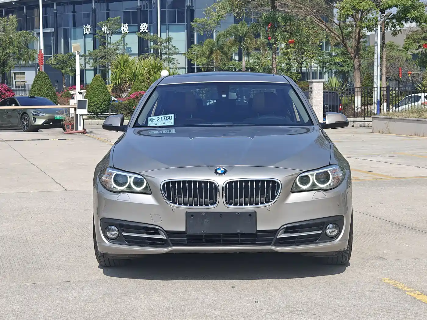 BMW 5 Series 2014 525Li Leading фото 2