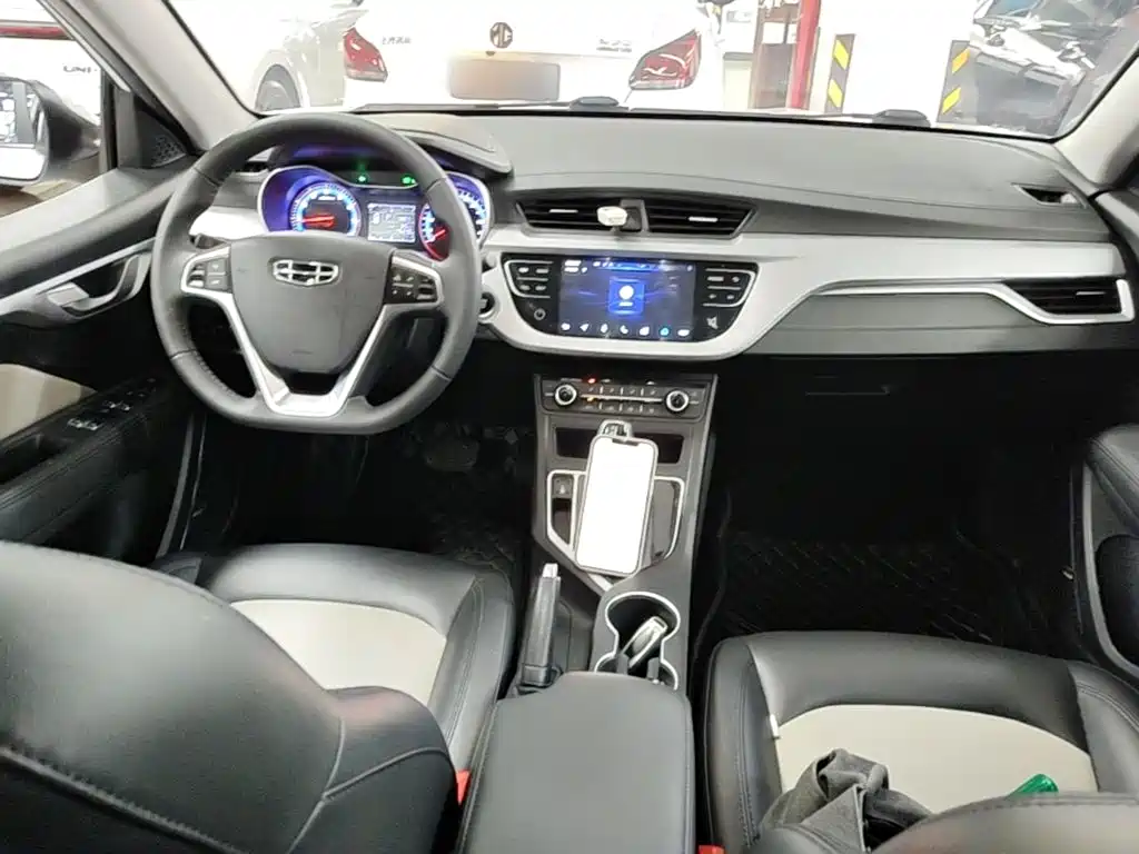 Фото 10 - Geely Vision