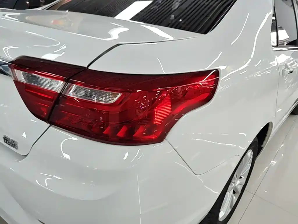 Фото 8 - Geely Vision