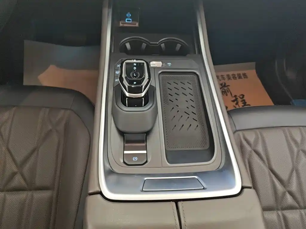 Фото 14 - Ford Edge