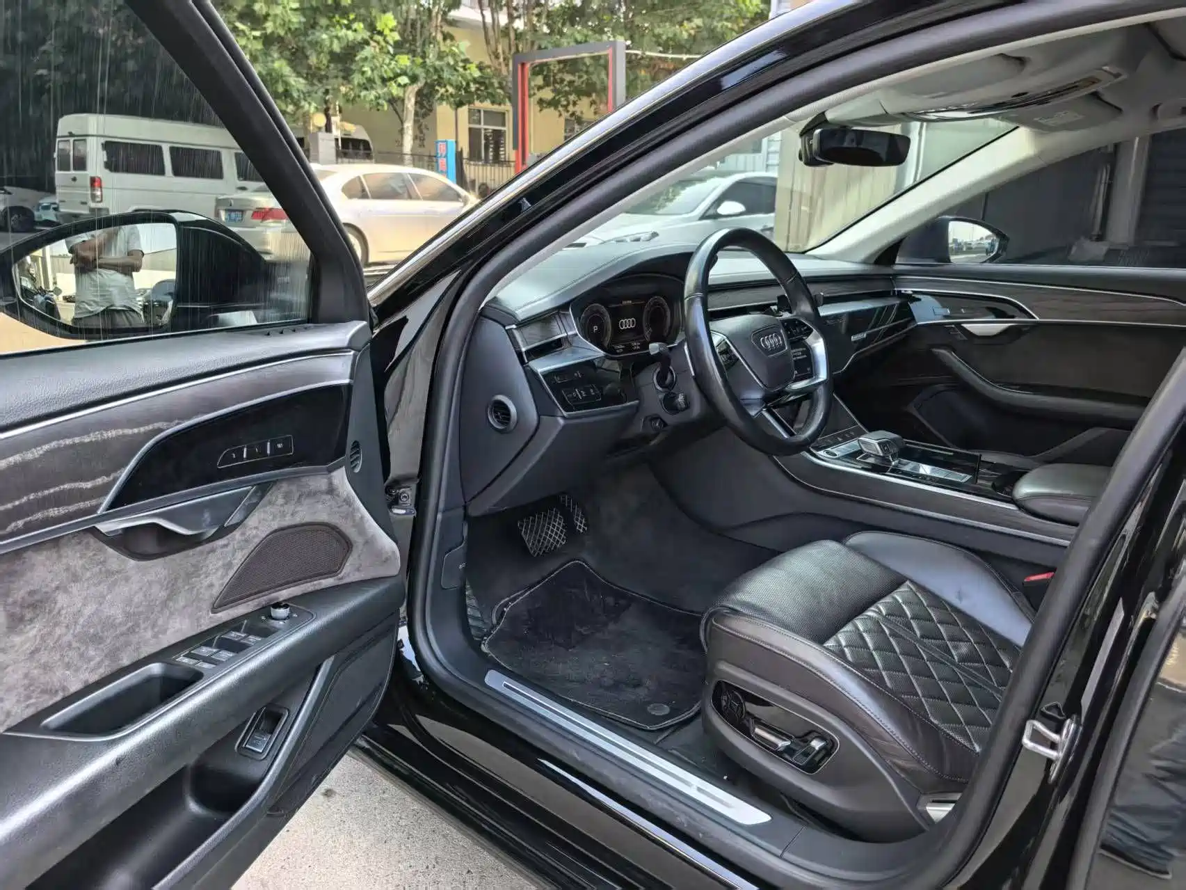 Фото 7 - Audi A8