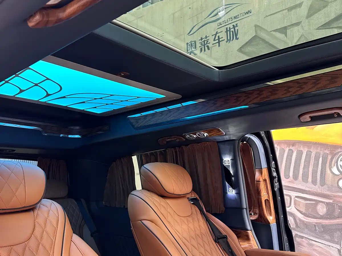 Mercedes-Benz V-Class 2022 V 260 L Long Wheelbase Luxury Edition фото 6
