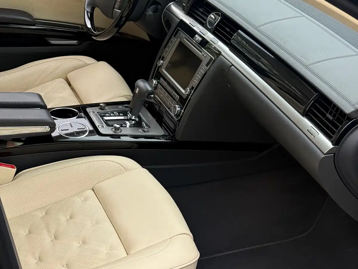 Volkswagen Phaeton 2013 4.2L Poltrona Frau Edition фото 20