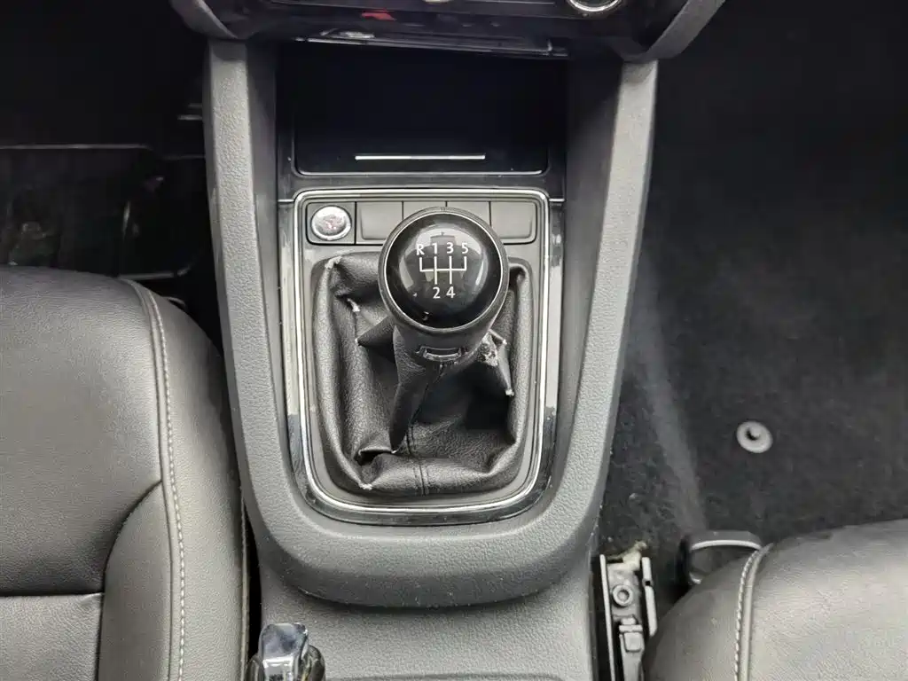 Volkswagen Sagitar 2017 1.6L Manual Comfort фото 13