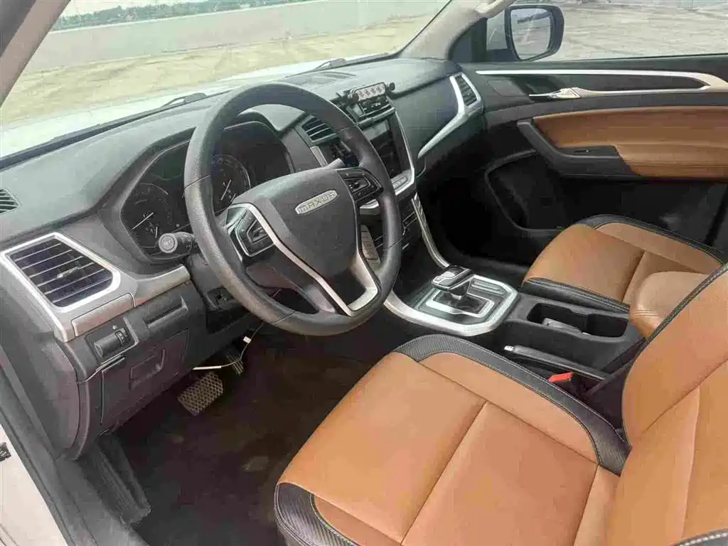 SAIC Maxus Maxus T70 2020 2.0T Gasoline Automatic 4WD Comfort Long Bed High Chassis фото 4