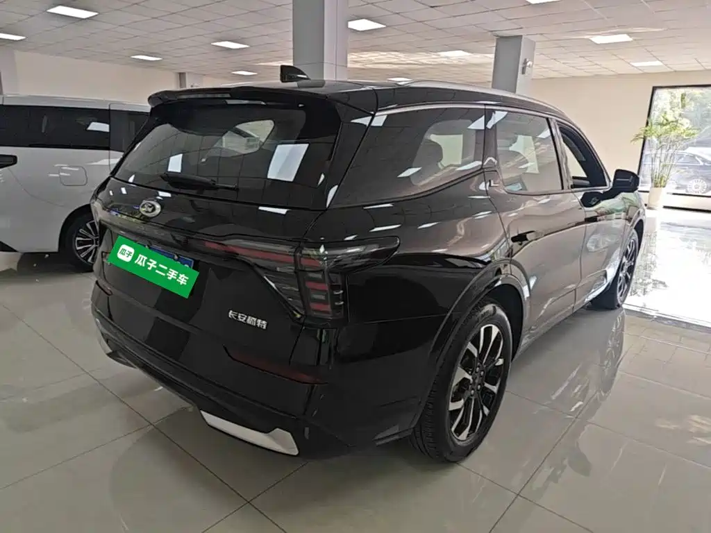 Фото 7 - Ford Edge