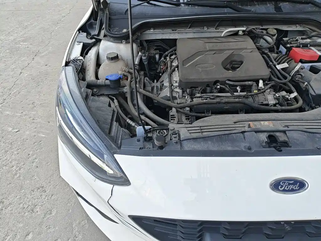 Фото 20 - Ford Focus
