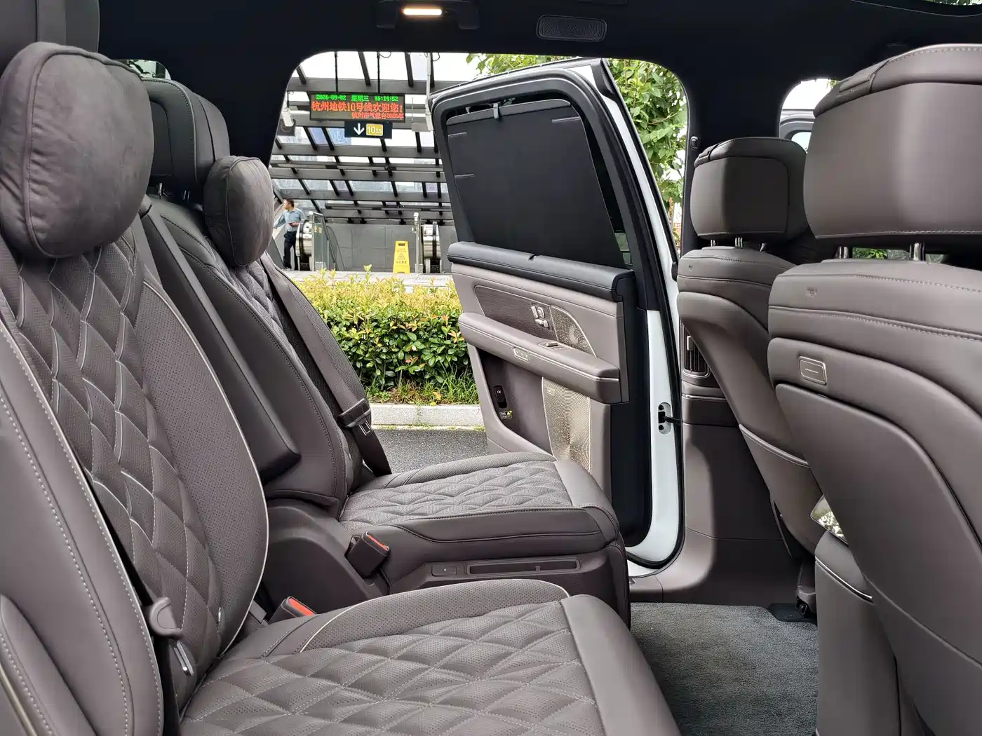 NIO ES8 2026 2025 Model 6-Seat Executive Luxury Edition