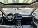 Photo 11 - Volkswagen Tiguan L