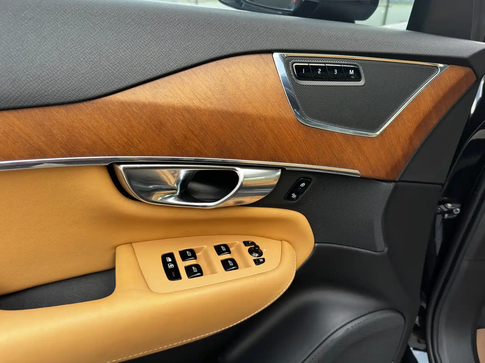 Фото 18 - Volvo XC90