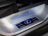 Photo 20 - Lexus LM