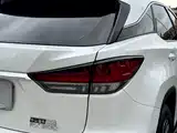 Фото 19 - Lexus RX