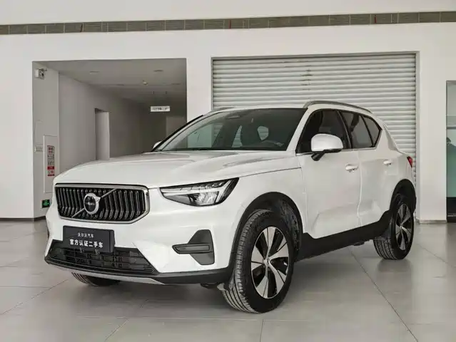 Volvo XC40 2024 B3 Smart Elite Luxury Edition — фото 1