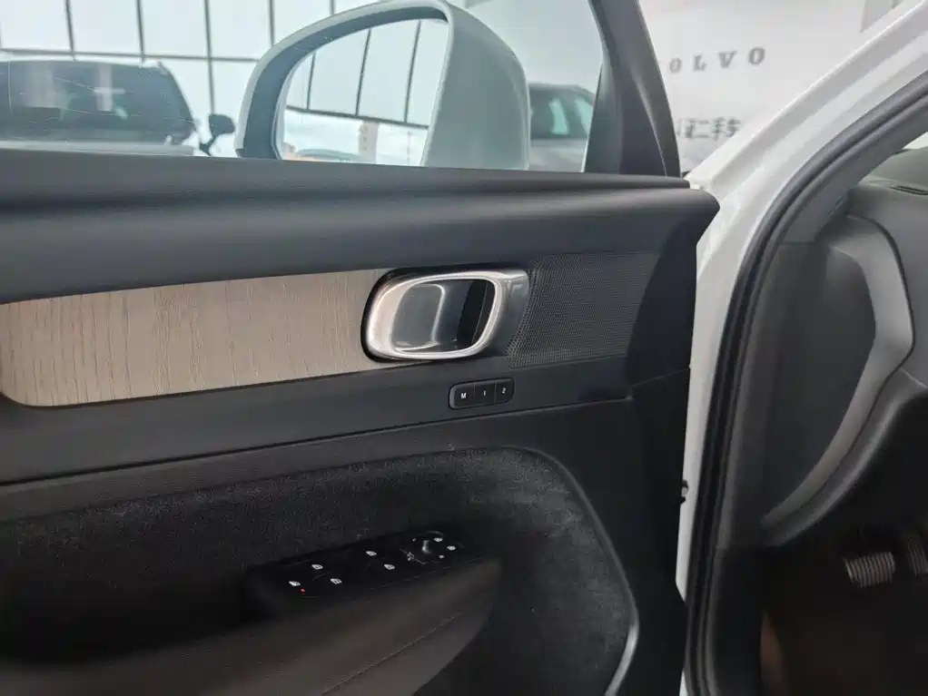 Volvo XC40 2024 2024 B3 Smart Elite Luxury Edition