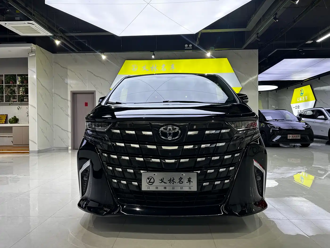 Toyota Alphard 2015 3.5L Premium Edition фото 2
