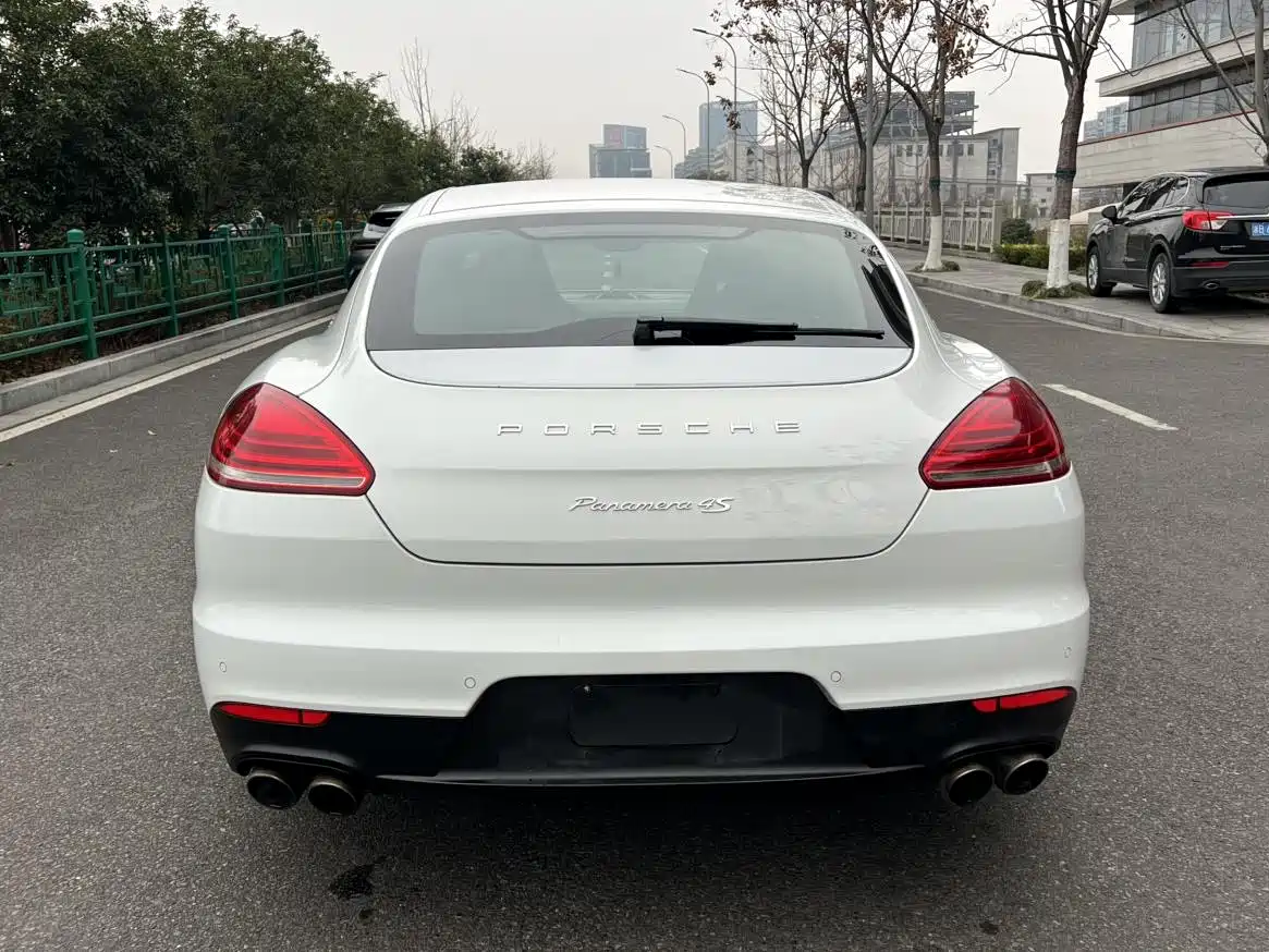 صورة 19 - Porsche Panamera