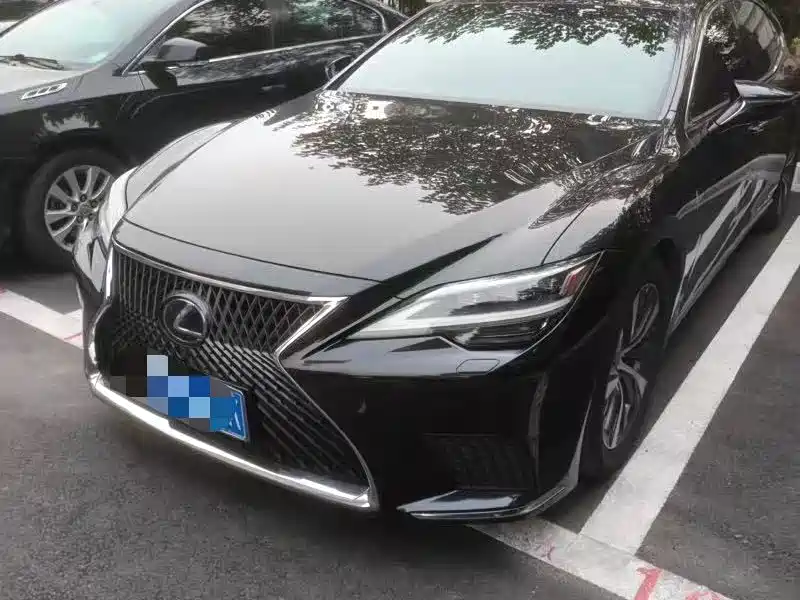 Фото 3 - Lexus LS