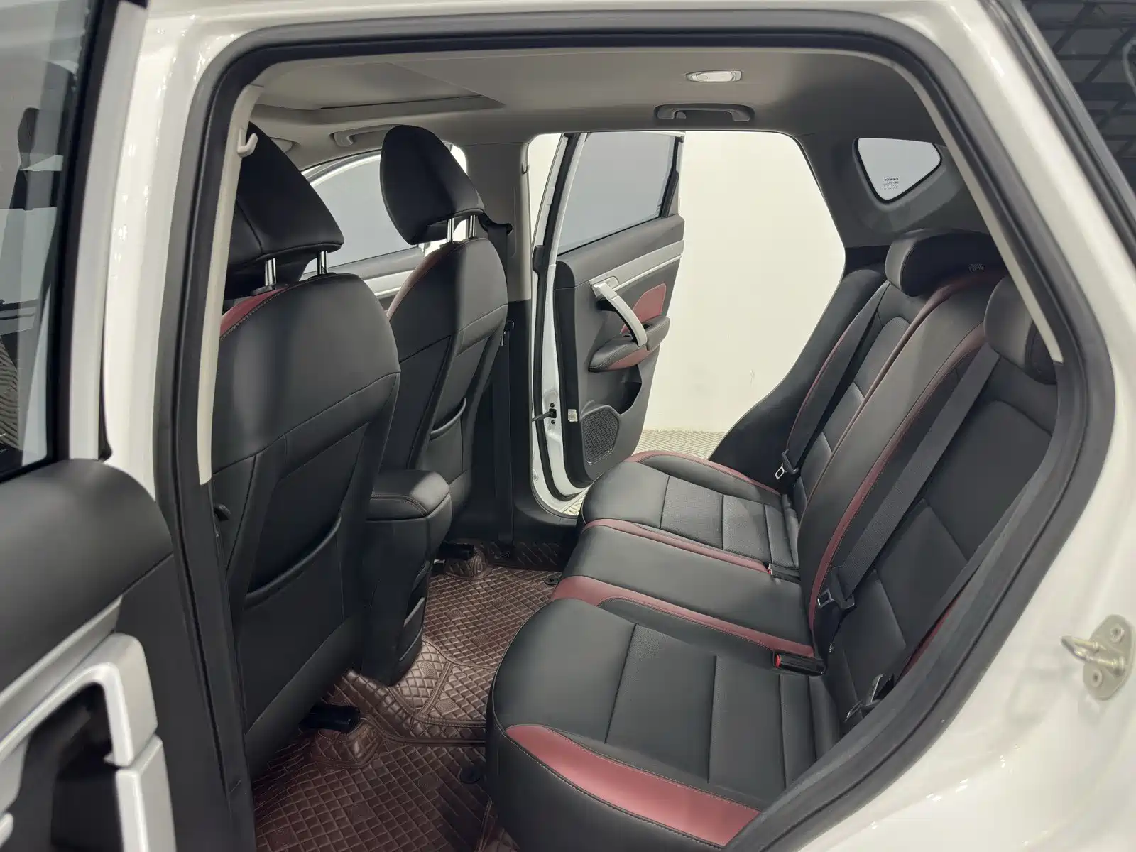 Фото 6 - Geely Coolray