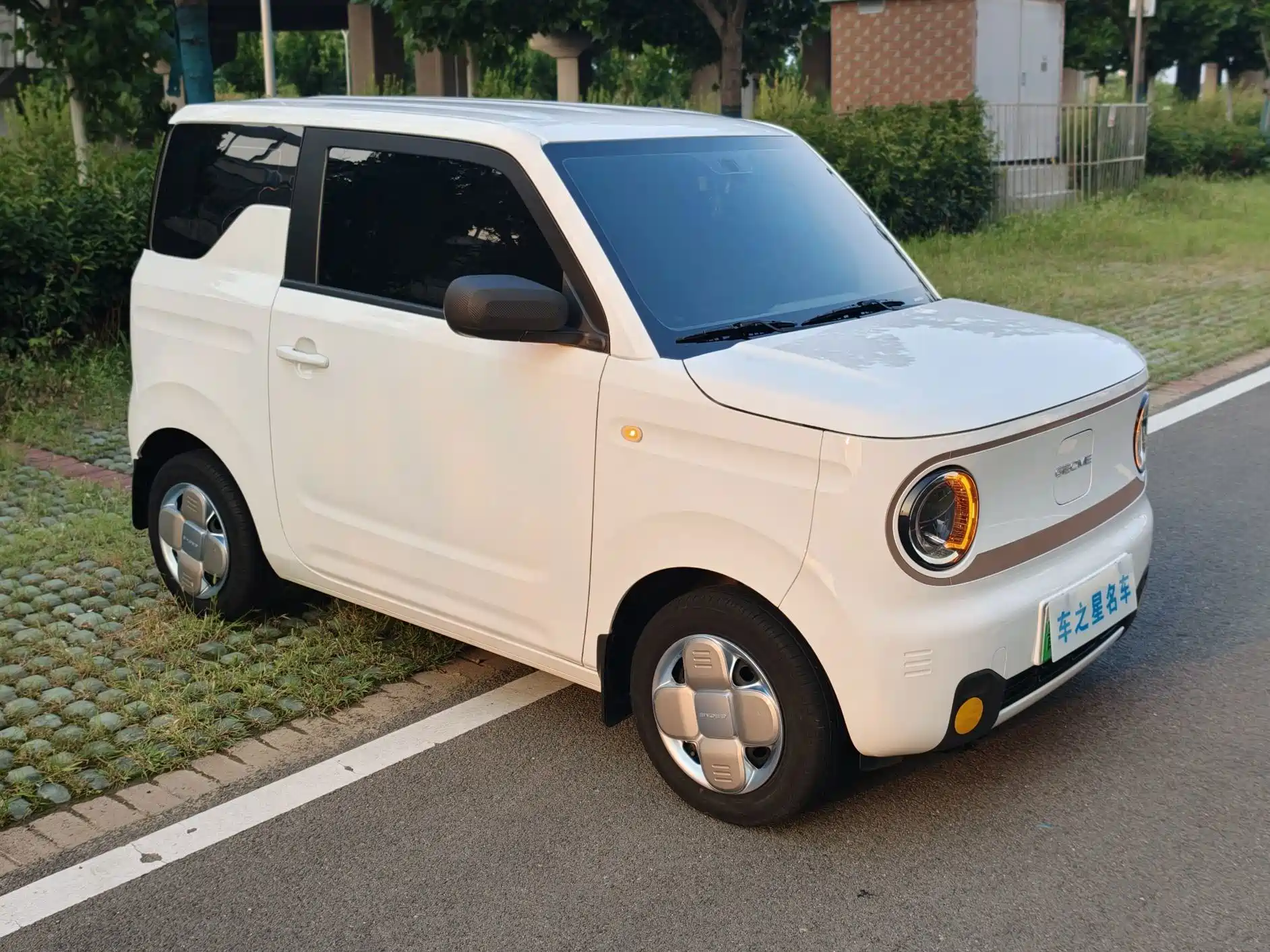 Photo 3 - Geely Galaxy Panda