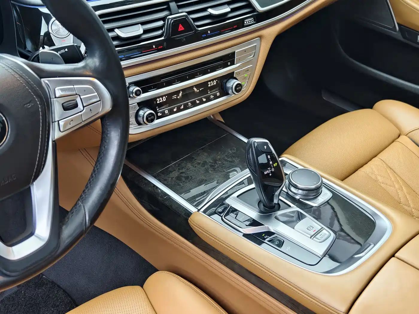 BMW 7 Series 2016 740Li Leading Edition фото 11