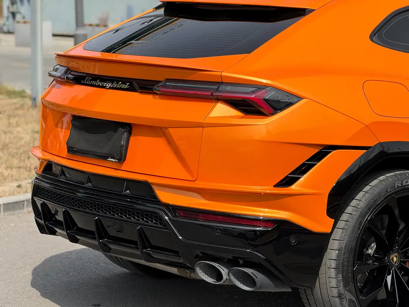 LAMBORGHINI URUS
