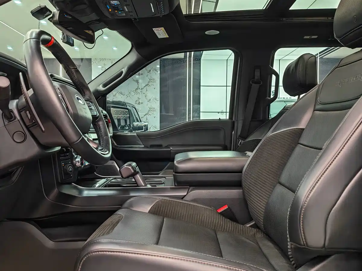 FORD F-150 RAPTOR